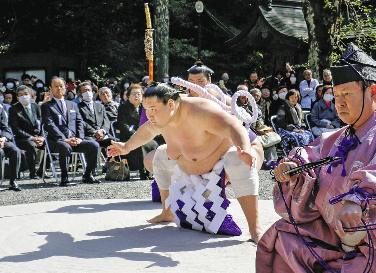 横綱照ノ富士奉納土俵入り