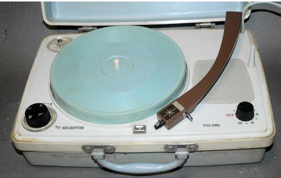 ポータブルレコードプレーヤー